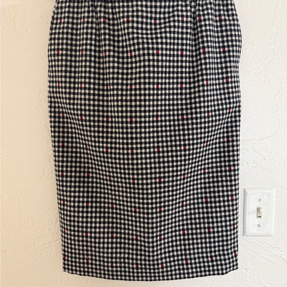 Pendleton Dresses & Skirts - Pendleton Black and White Houndstooth Skirt with Red Details